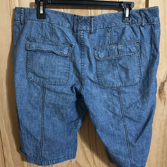 White House Black Market Women’s Blue Denim Shorts - Picture 3 of 5